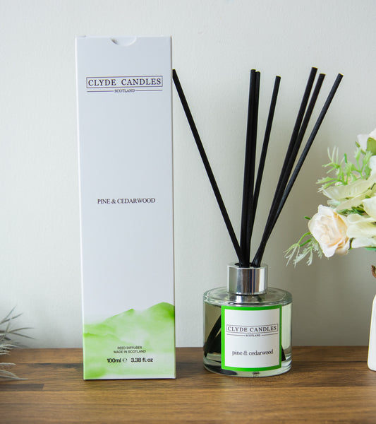 pine and cedarwood Reed Diffuser - Clyde Candles, Luxury Diffuser Oil with a Set of 7 Fibre Sticks, 100ml, Best Aroma Scent for Home, Kitchen, Living Room, Bathroom. Fragrance Diffusers set with sticks