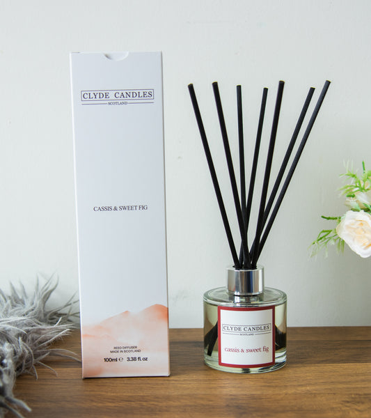 Cassis & Sweet Fig Reed Diffuser - Clyde Candles, Luxury Diffuser Oil with a Set of 7 Fibre Sticks, 100ml, Best Aroma Scent for Home, Kitchen, Living Room, Bathroom. Fragrance Diffusers set with sticks