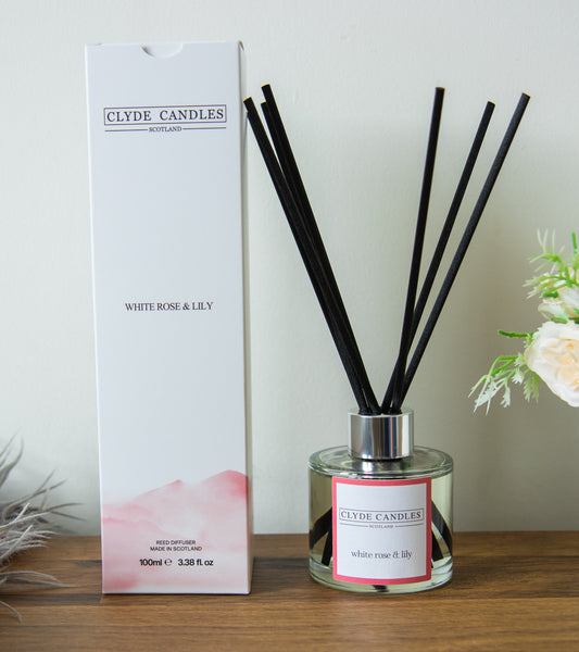 white rose and lily, Reed Diffuser - Clyde Candles, Luxury Diffuser Oil with a Set of 7 Fibre Sticks, 100ml, Best Aroma Scent for Home, Kitchen, Living Room, Bathroom. Fragrance Diffusers set with sticks, fairy dust