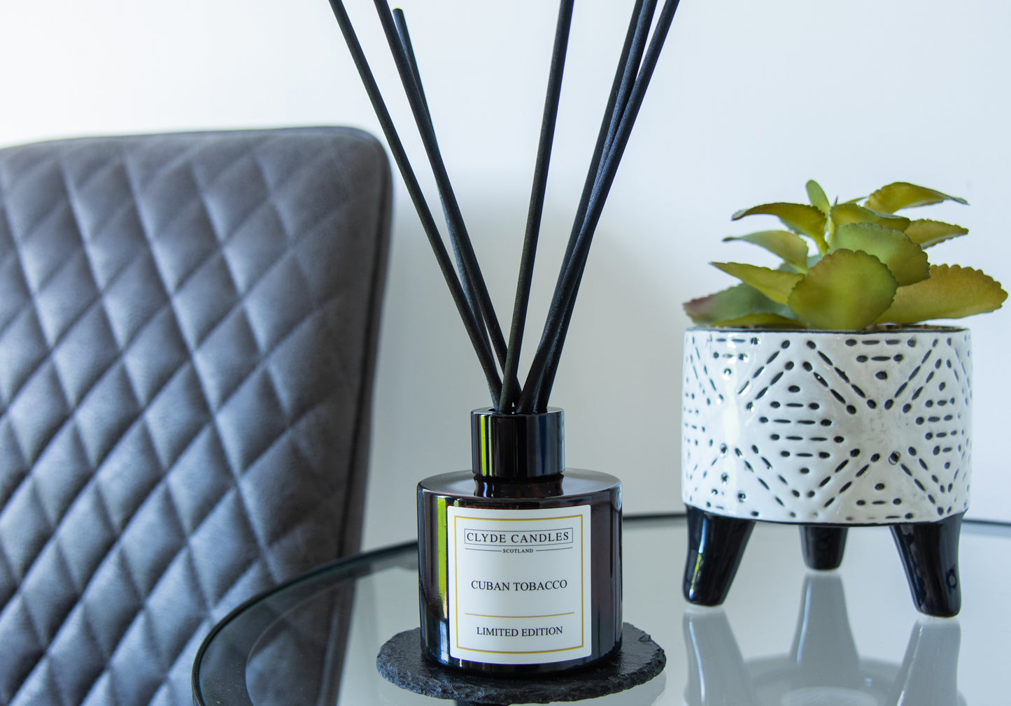 Cuban Tobacco Reed Diffuser - Clyde Candles, Luxury Diffuser Oil with a Set of 7 Fibre Sticks, 100ml, Best Aroma Scent for Home, Kitchen, Living Room, Bathroom, Office. Fragrance Diffusers set with sticks