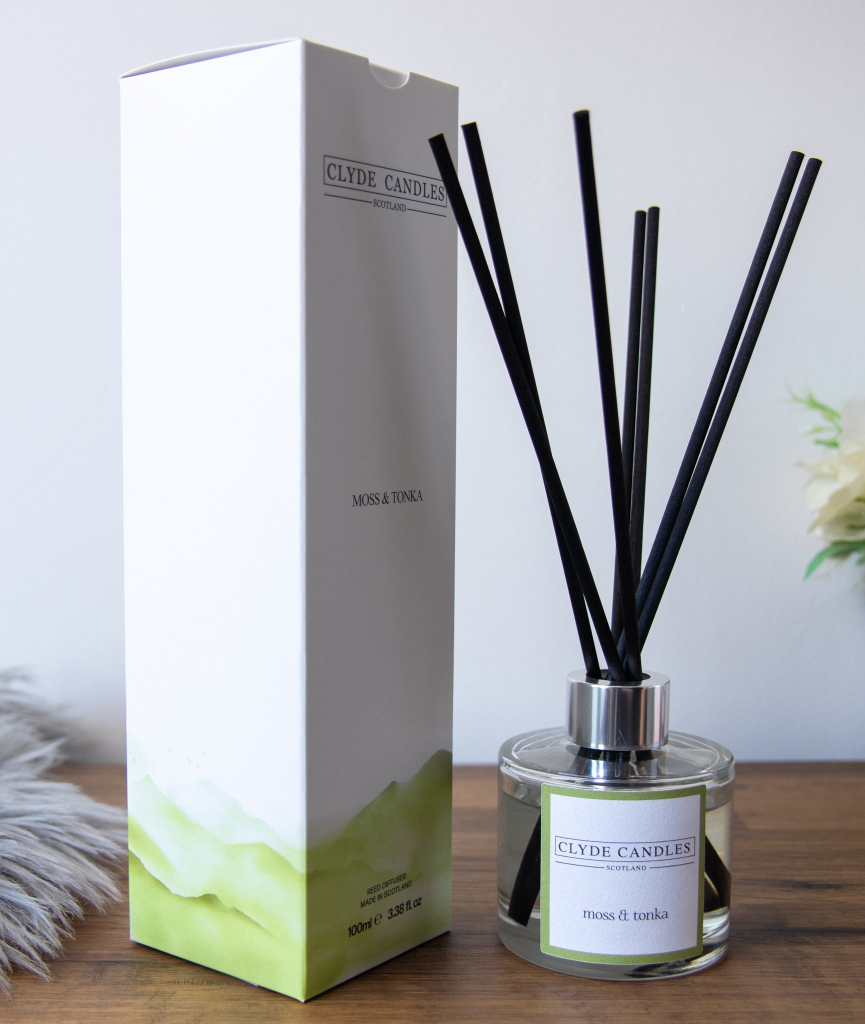 moss & tonka Reed Diffuser - Clyde Candles, Luxury Diffuser Oil with a Set of 7 Fibre Sticks, 100ml, Best Aroma Scent for Home, Kitchen, Living Room, Bathroom. Fragrance Diffusers set with sticks