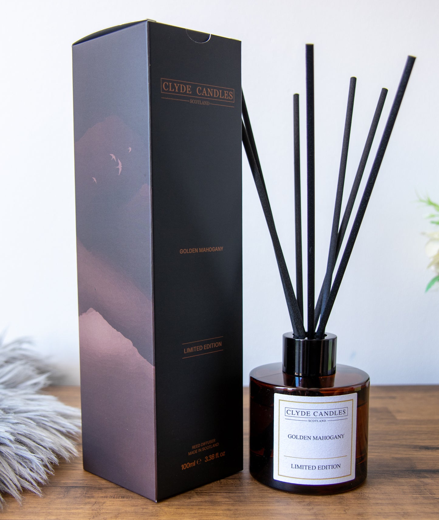 golden mahogany Reed Diffuser - Clyde Candles, Luxury Diffuser Oil with a Set of 7 Fibre Sticks, 100ml, Best Aroma Scent for Home, Kitchen, Living Room, Bathroom. Fragrance Diffusers set with sticks