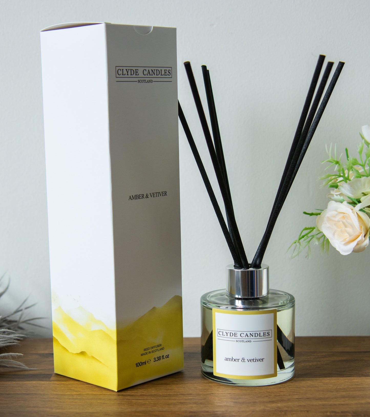 Amber & Vetiver Reed Diffuser - Clyde Candles, Luxury Diffuser Oil with a Set of 7 Fibre Sticks, 100ml, Best Aroma Scent for Home, Kitchen, Living Room, Bathroom. Fragrance Diffusers set with sticks