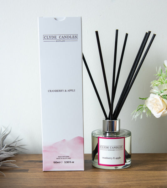 Cranberry & Apple Reed Diffuser - Clyde Candles, Luxury Diffuser Oil with a Set of 7 Fibre Sticks, 100ml, Best Aroma Scent for Home, Kitchen, Living Room, Bathroom. Fragrance Diffusers set with sticks