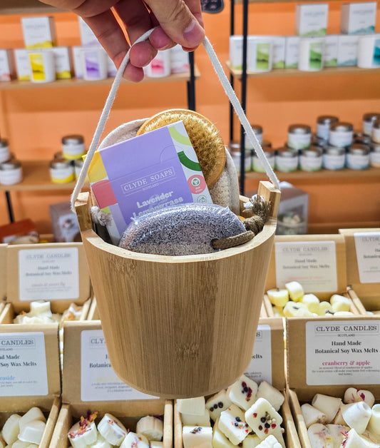 Eco-friendly bath gift set with 6 wooden spa accessories and natural soap, wrapped in cellophane with a bow – perfect pamper gift basket