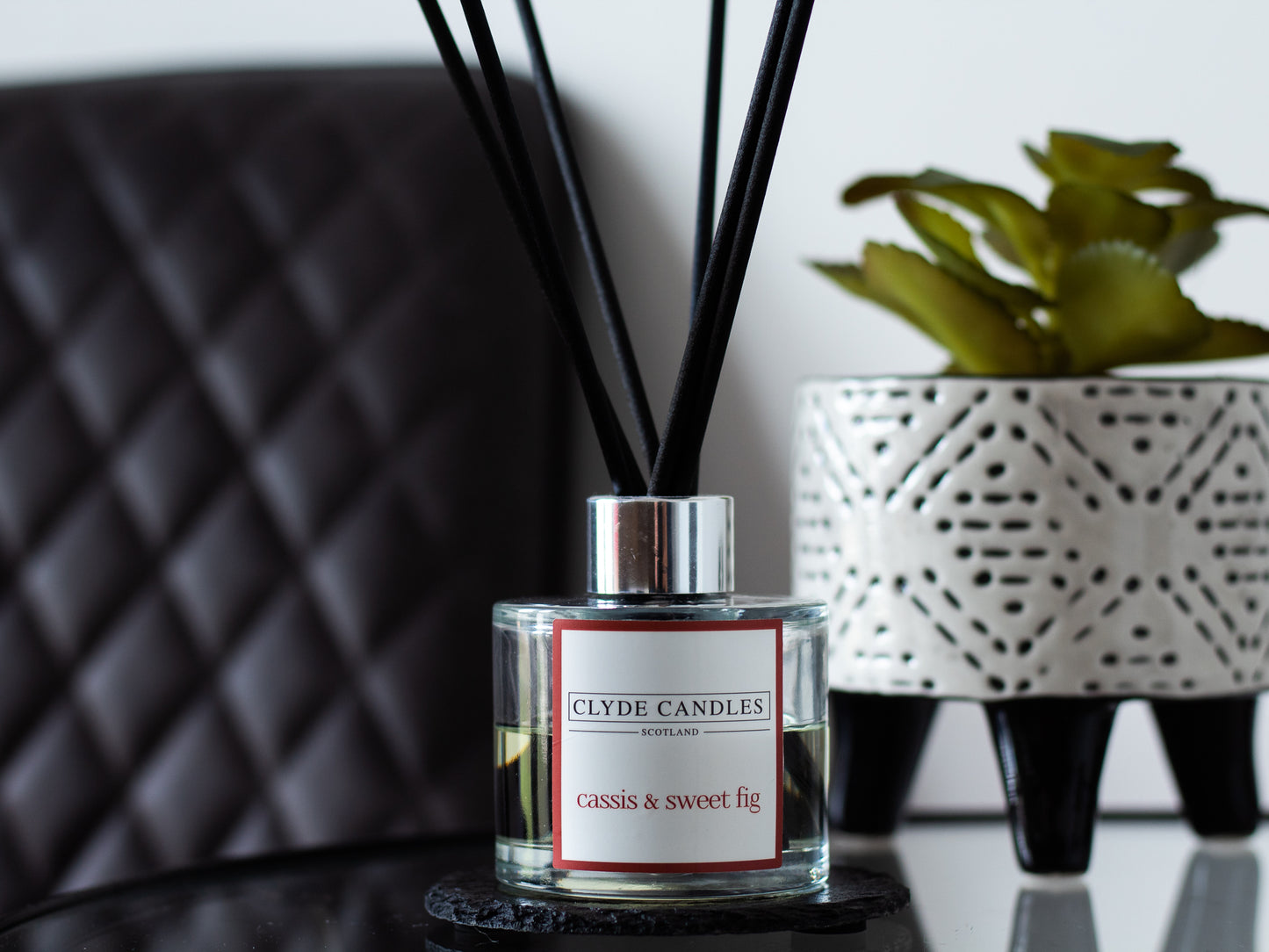 Cassis & Sweet Fig Reed Diffuser - Clyde Candles, Luxury Diffuser Oil with a Set of 7 Fibre Sticks, 100ml, Best Aroma Scent for Home, Kitchen, Living Room, Bathroom. Fragrance Diffusers set with sticks