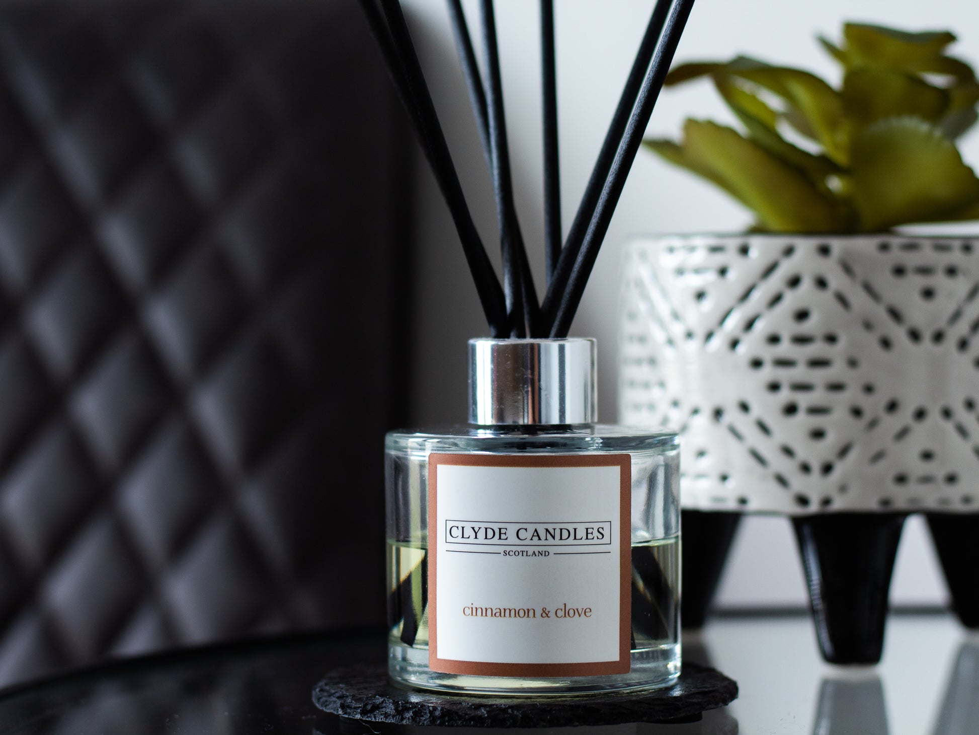 Cinnamon & Clove Reed Diffuser - Clyde Candles, Luxury Diffuser Oil with a Set of 7 Fibre Sticks, 100ml, Best Aroma Scent for Home, Kitchen, Living Room, Bathroom. Fragrance Diffusers set with sticks